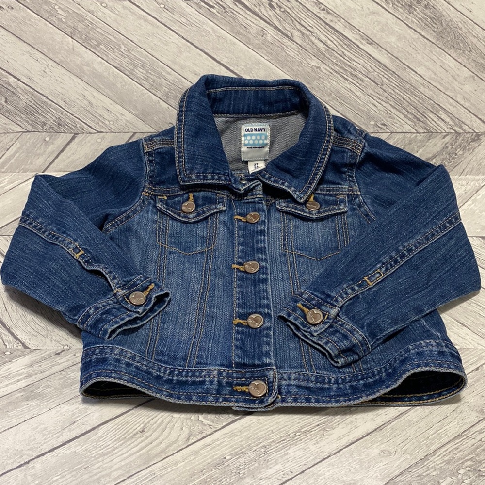 OLD NAVY DENIM JACKET COLOR BLUE SIZE 3T GREAT CONDITION ✨